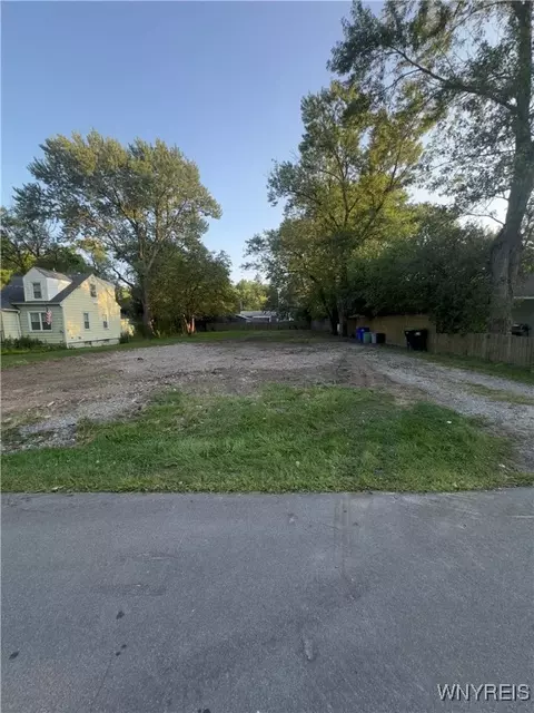 1544 Cox Rd, Grand Island, NY 14072