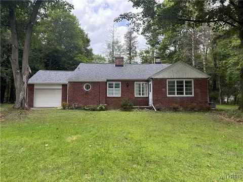 1781 Woodard Rd, Elma, NY 14059