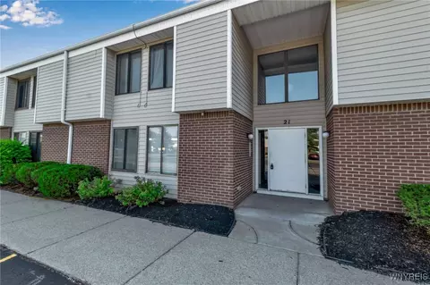 21 Coolbrook Ct #A, East Amherst, NY 14051