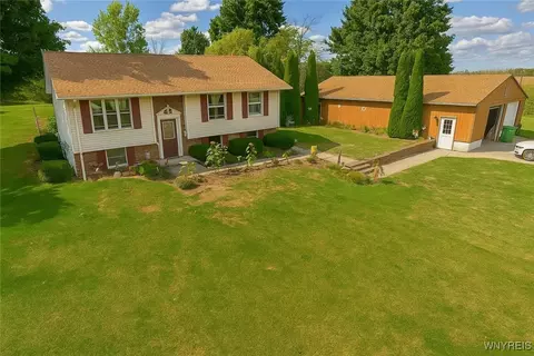 9196 Transit Rd, Stafford, NY 14143