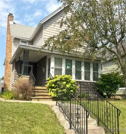 266 Chestnut St, Lockport, NY 14094
