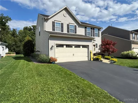 6105 Woodford Dr, Lake View, NY 14085
