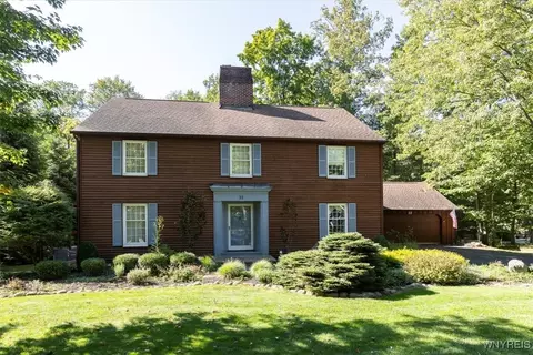 53 Knob Hill Rd, Orchard Park, NY 14127