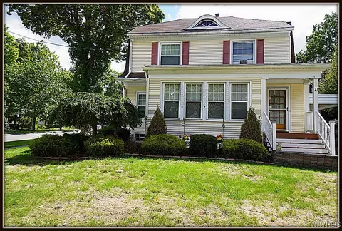 27 Bloomingdale Ave, Newstead, NY 14001