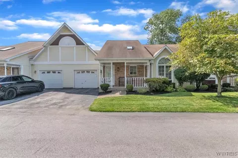 40 Spicebush Ln, Amherst, NY 14221