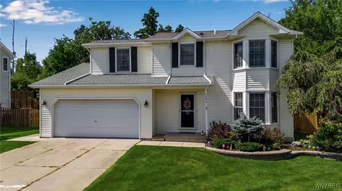 6046 Margaret Ann Dr, Lake View, NY 14085
