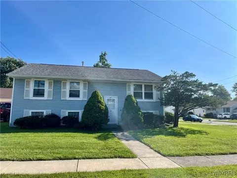 41 Wedgewood Dr, West Seneca, NY 14224