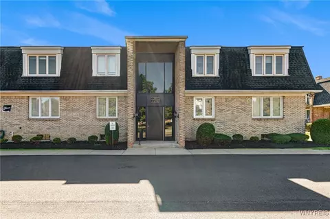 11 Georgian Apt 3 Ln, Amherst, NY 14221