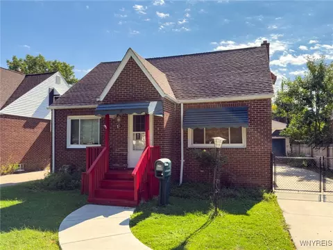83 Kirkwood Dr, West Seneca, NY 14224