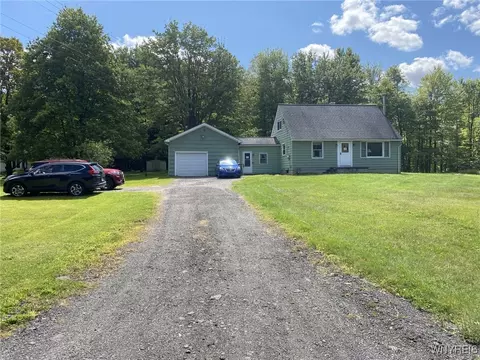 9757 Darien Rd, West Falls, NY 14170