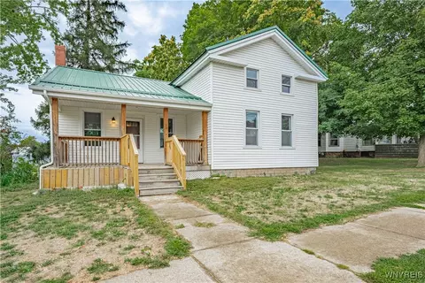 15 Maple Ave, Yates, NY 14098