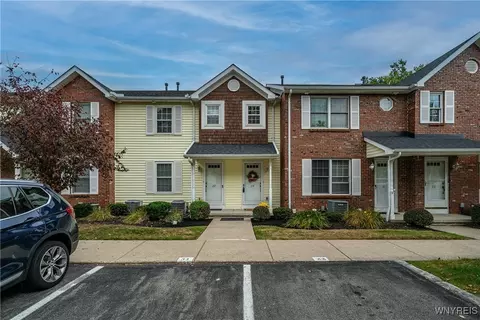 29 Olde Stone Ln, Lancaster, NY 14086