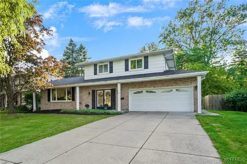 12 Westcliffe Dr, Amherst, NY 14228