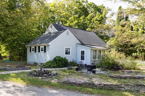 8919 State Rd, Colden, NY 14033
