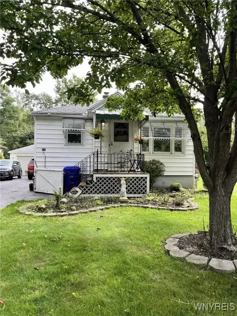 31 Rose Ave, West Seneca, NY 14224