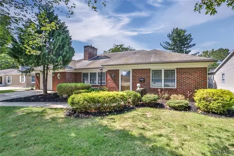 138 Farber Ln, Amherst, NY 14221