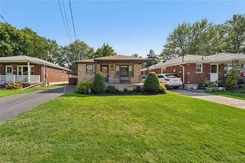 8113 Frontier Ave, Niagara Falls, NY 14304