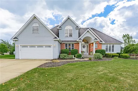 3911 Wildwing Dr, Wheatfield, NY 14120
