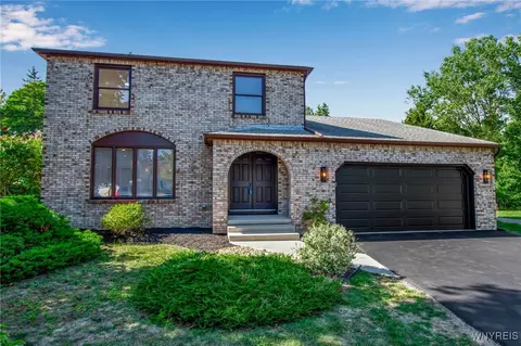 946 Robin Rd, Amherst, NY 14228