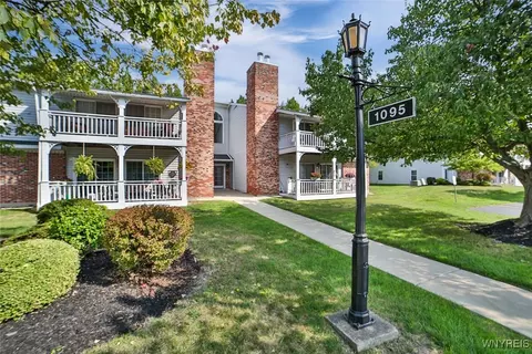 1095 Youngs Rd #E, Amherst, NY 14221