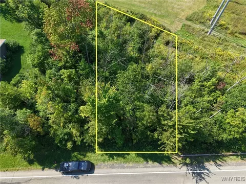 5052 Electric Ave, Hamburg, NY 14075