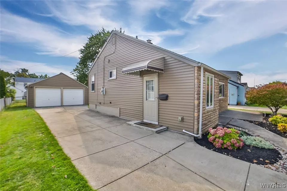 Exterior - 241 Fancher Ave, Buffalo, NY 14223 photo 3 of 4