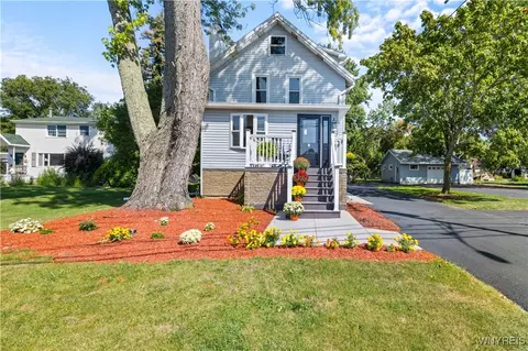 2726 Hemlock Rd, Eden, NY 14057
