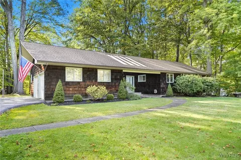 60 Highland Dr, Elma, NY 14059