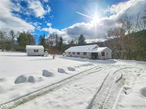 8621 W Bucktooth Run Rd, Salamanca, NY 14779