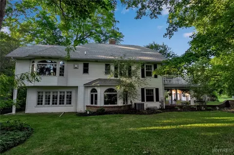 2271 Bullis Rd, Elma, NY 14059