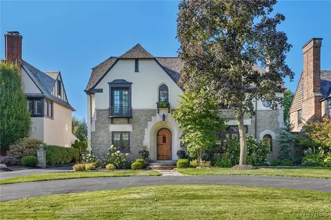 81 Nottingham Ter, Buffalo, NY 14216