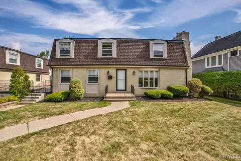 32 Bernhardt Dr #10, Amherst, NY 14226