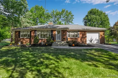 8936 The Fairways, Clarence, NY 14031