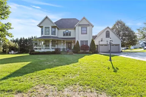 5477 Abel St, Hamburg, NY 14075