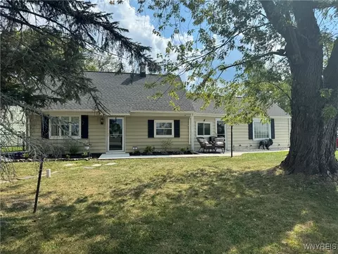 88 Elsie Ln, Grand Island, NY 14072