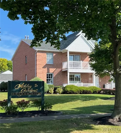 30 Georgian Ln #C, Amherst, NY 14221
