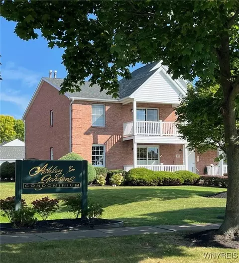30 Georgian Ln #C, Amherst, NY 14221