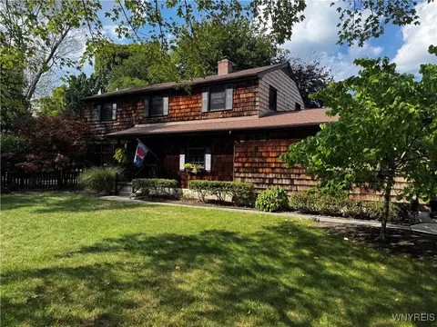 24 Scott Dr, Amherst, NY 14221