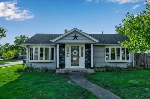 4 Kelvin Dr, Buffalo, NY 14223