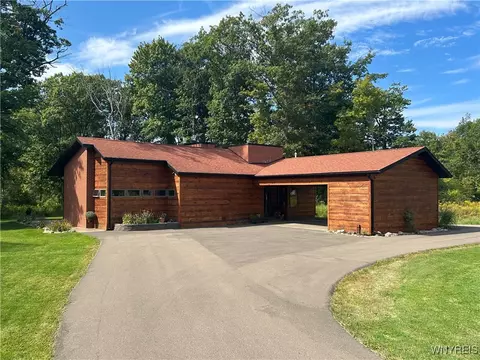 7293 Beechwood Rd, Evans, NY 14047