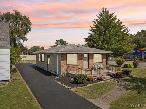 542 Taunton Pl, Buffalo, NY 14216