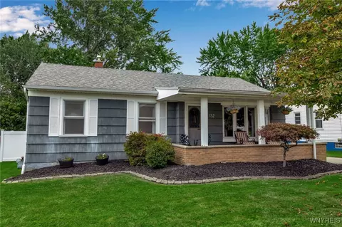 152 Burmon Dr, Orchard Park, NY 14127