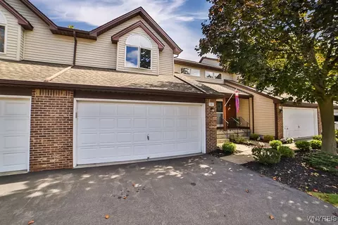 31 Northwood Dr, Depew, NY 14043