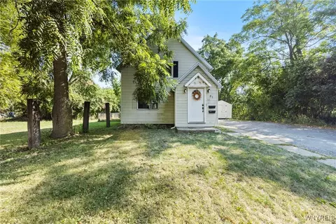 81 East St, Buffalo, NY 14207