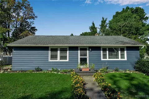 37 School St, Delevan, NY 14042