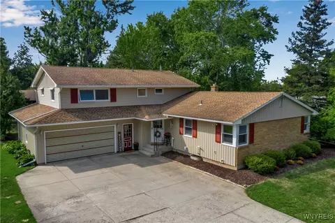 2522 Stony Point Rd, Grand Island, NY 14072