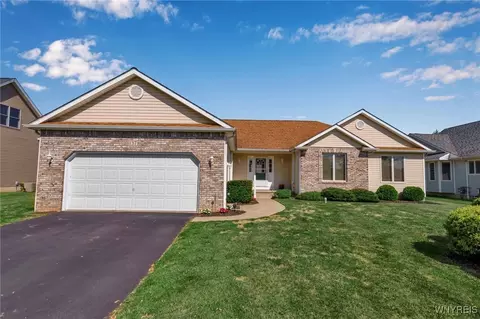 137 Niagara Shore Dr, Tonawanda, NY 14150