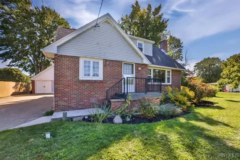 3965 Sowles Rd, Hamburg, NY 14075