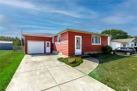 39 Madeira Dr, Depew, NY 14043