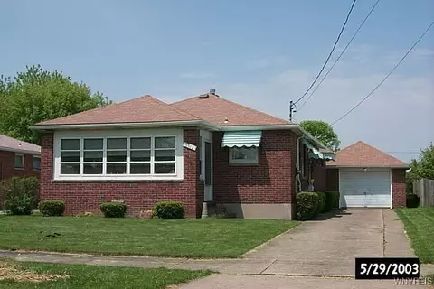 3512 Westwood Dr, Niagara Falls, NY 14305